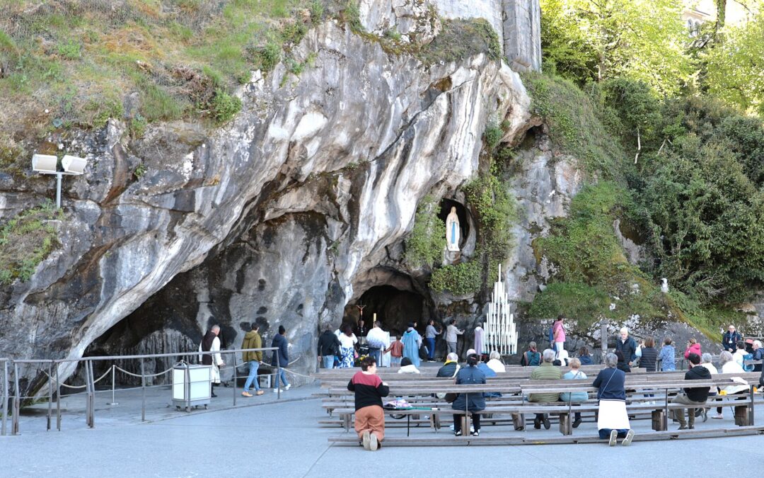 Lourdes – procesja eucharystyczna